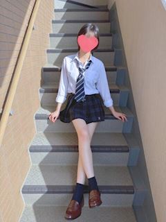 池袋のオナクラ「「青チェと赤チェ」」りみ(19)のプロフィール写真